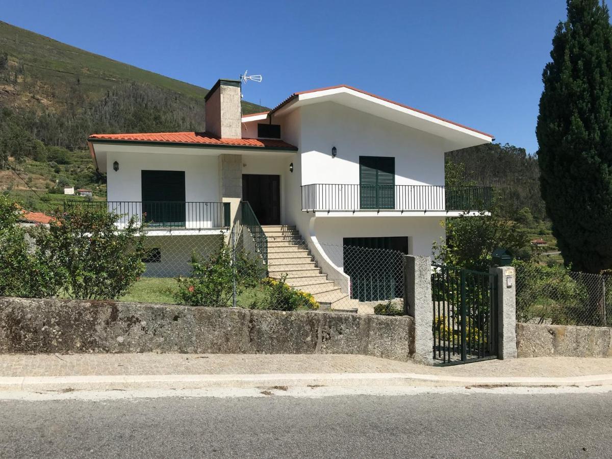 Casa Largo da Igreja Villa Teixeira Bagian luar foto